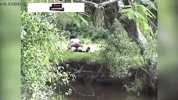 Casal da zona rural é flagrado fazendo sexo no mato