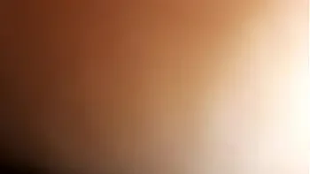 pequena  deitada com leitinho a bunda foi e deu o cuzinho