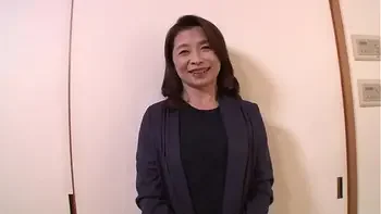 「初めてがおばさんと生じゃいやかしら？」童貞くんが人妻熟女と最高の筆下ろし性交　遠田恵未