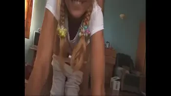 baixou as calças da gata enfiou o pau