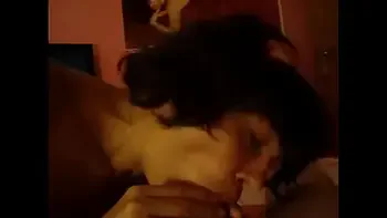 Deborah Travesti chupa gran pollon de Piter