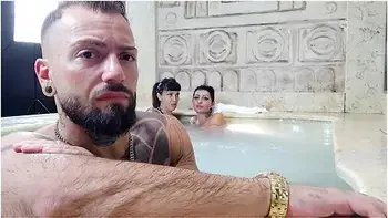 Lady Muffin Tommy They Life In The Water And Play