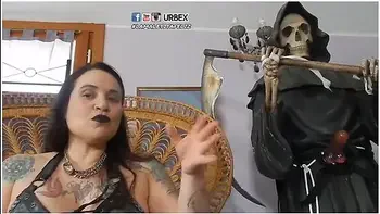 Urbex Novela - Mostro Il Mio Culo Sodo Agli Haters