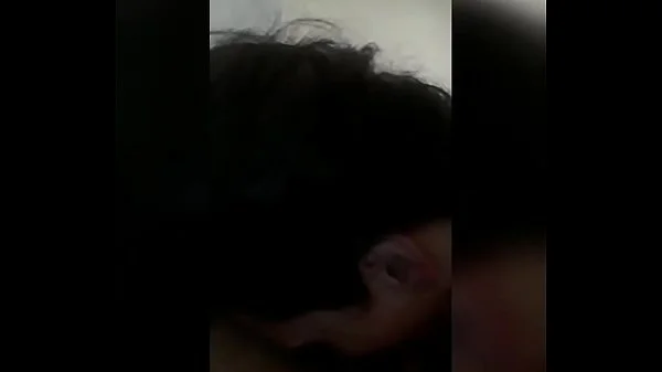 Chico recibe una leccion de como es una buena Mamada