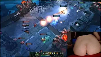 Gamer Girl In Stimulation In Ass And Pussy While Playing League Of Legends #14 Luna