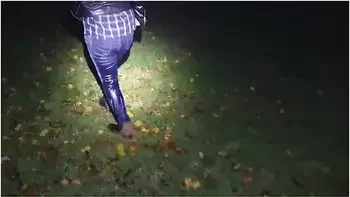 Girl Totally Pisses Her Blue Jeans In Public! Couldnt Hold It!