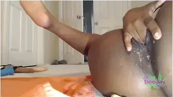 Bee Squirts On Jays Pussy (thebeejayshow)