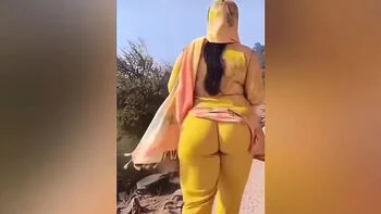 Hot Pakistani Aunty Seduces Young Boy - Blowjob, Pussy Licking & Hardcore Sex