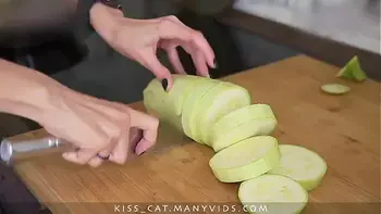 Step Sister Cooking Dinner while Fuck Her in Doggystyle and Cum in Ass / Kiss Cat