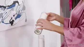 Super hot Candice Dare gives a sexy massage