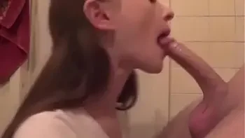 Essa vadia adora engolir um pau duro