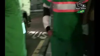 Casal novinhos realiza fantasia transando na rua com desconhecidos até os gari aproveitou. ( Completo no xvideos red )