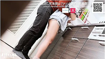 欲求不満な巨乳人妻と昼からキッチンて不倫セックス　コム手袋手コキか気持ち良すきる　日本人/手コキ/顔出し/無修正/かわいい/スタイル抜群/喘き/射精 With Kawaii Girl