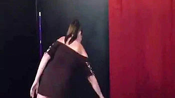 Mistress Flo Knows How To Train Her Submissive