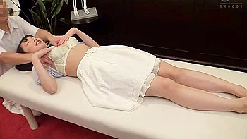 A Popular Magazine Model Massaged In The Clinic 3