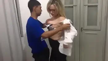 Professora seduz aluno