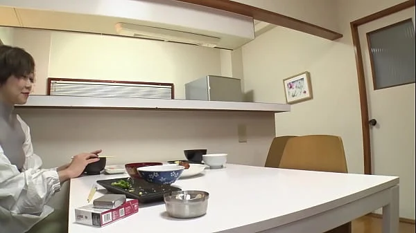 旦那が一服している短い時間で、義理の息子に毎日10発以上中出しされています…。　瀬戸奈々子