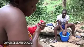 Ebony housewife wants a quickie instead of washing