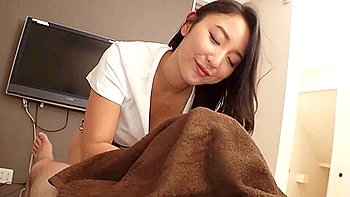 巨乳＆美尻なマッサージ嬢が誘惑施術で生ハメしちゃう