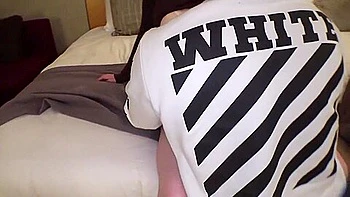 巨乳の谷間がエロすぎ飲み屋の看板店員を口説き落としてセックス