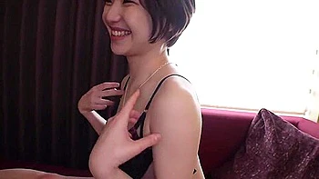 童顔くぅちゃんのスレンダー美ボディに生ハメしちゃう