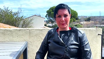 Kinuski, 31, takes us on a journey ... - Jacquie et Michel TV