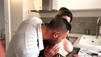 A well-conducted file - Jacquie et Michel TV