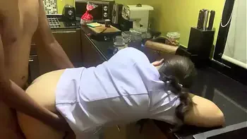 คงเงี่ยนจัด เย็ดแฟนพยาบาล ในห้องครัว แตกคาปาก