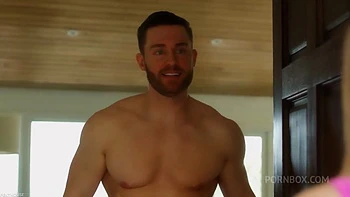 Babysitter Scarlett Saige Goes Nudist