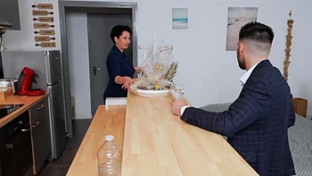 In missionary, Lisa quickly gets wet! - Jacquie et Michel TV