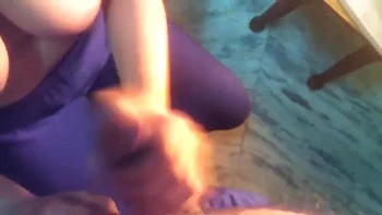 Desi Bhabhi Giving Handjob - DesiPapa