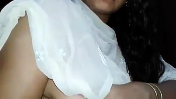 Hot Mallu Housewife Divya Natural Boobs - DesiPapa