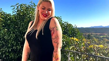 Amandine explodes the counters! - Jacquie et Michel TV