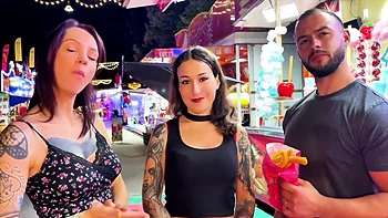 Sienna discovers voyeurism with Pam... - Jacquie et Michel TV