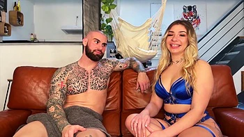 Luna, 30, offers the services of two handsome stallions! - Jacquie et Michel TV