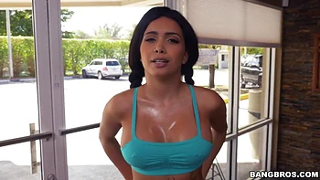 Aaliyah Hadid Gets Pounded In The Shower