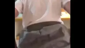 ALUMNA de Mexico COGIENDO a SENTONES Con su PROFESOR, Se LEVANTA la FALDA y Saca un HERMOSO CULITO VIRGEN ! ESTUDIANTE Mexicana le PIDE AYUDA a su PROFE para Sacar BUENAS CALIFICACIONES a Cambio de FOLLAR y DEJARSE GRABAR !