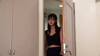 06590,A woman who is fucked and writhes in agony