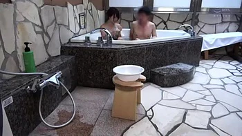 06221,Beautiful woman's lewd appearance