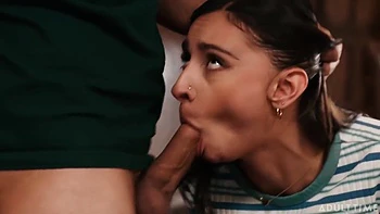 Wants To Recreate The Porn She Was Watching - Max Fills And Hailey Rose