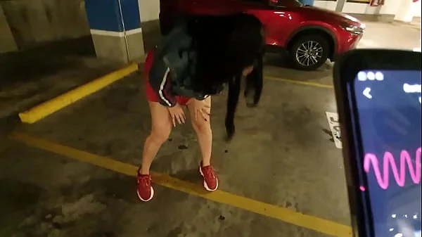 Martinasmith squirting at the Mall parking lot