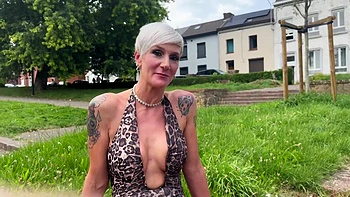 Chloe and Elisa share the good plan - Jacquie et Michel TV