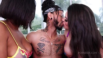 Elizabeth Skylar & August Skye Horny Milfs Call Over Dick On A Rainy Day - Flightlifexxx