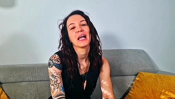 The doctor shows off his skills - Jacquie et Michel TV