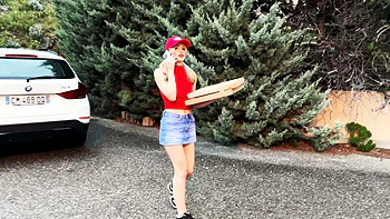 Jade succumbs to temptation! - Jacquie et Michel TV