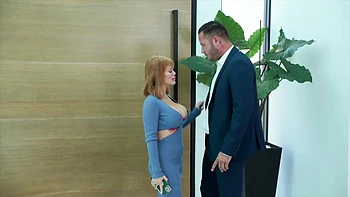 Lola thought she was alone at home... - Jacquie et Michel TV