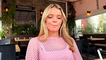 Claudia, 23, young and (very) pretty law student in Bordeaux! - Jacquie et Michel TV