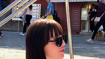 Luna's first mission - Jacquie et Michel TV