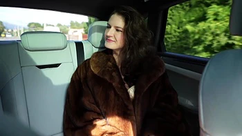 Joss helps out a damsel in distress - Jacquie et Michel TV