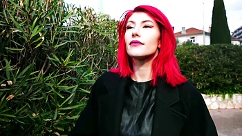 Oney, 23, welcomes us to her home in Aix-en-Provence to try... anal! - Jacquie et Michel TV